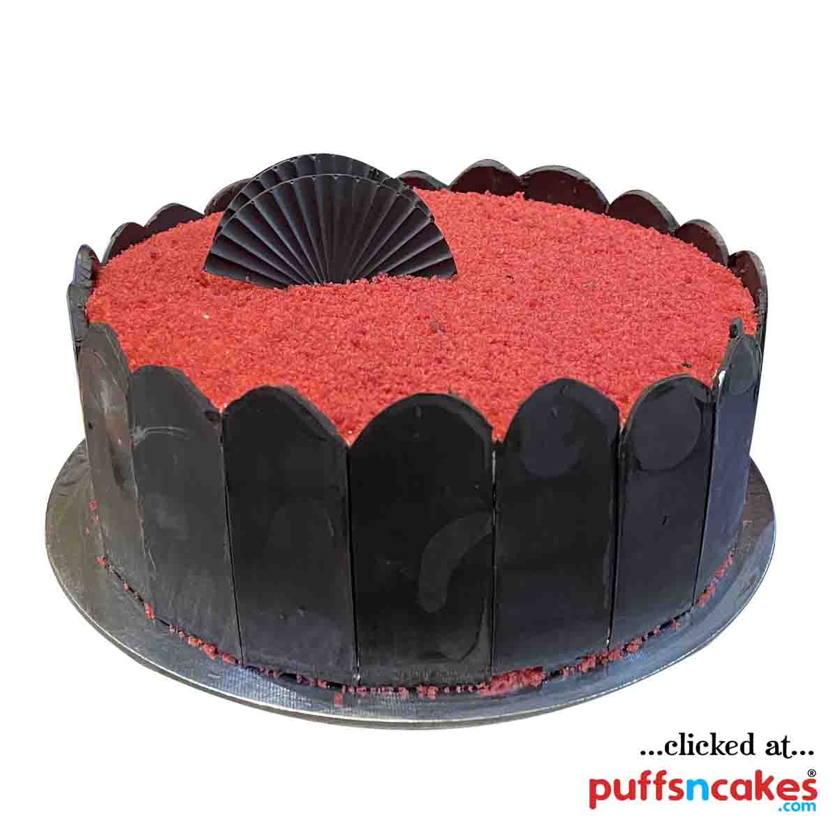 (1638) Red Velvet Chocolate Garnish Cake